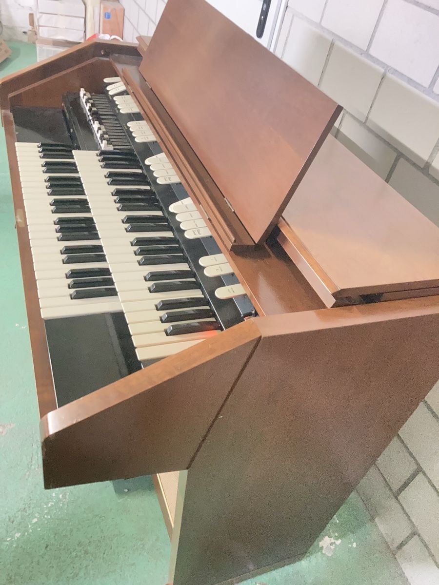 Hammond Strumenti musicali: Hammond Orgel M 100 – Usato da Zürich venduto da anorg 2