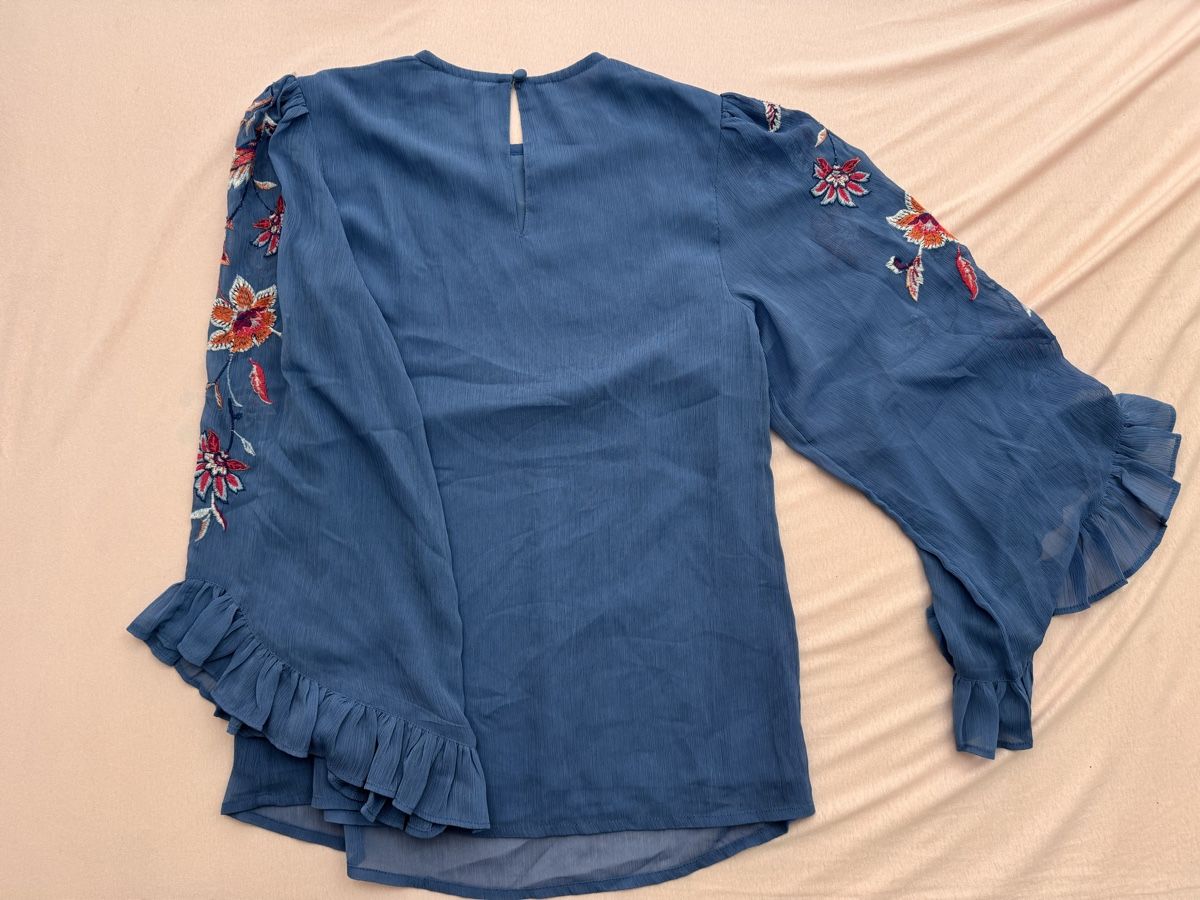 Top: Haut femme brodée bleu – Nuovo (secondo la descrizione) da Lausanne venduto da Michel_Ozcan 1