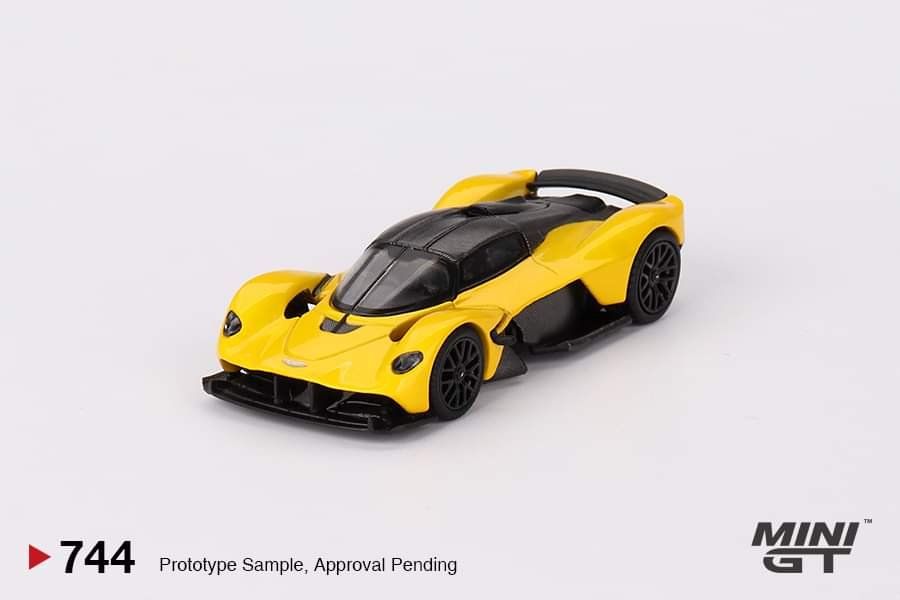 True Scale Miniatures Modellautos: 1:64 / TSM Mini-GT / Aston Martin Valkyrie / detailliert – Neu und originalverpackt aus Welschenrohr von StarRecordsGmbH
