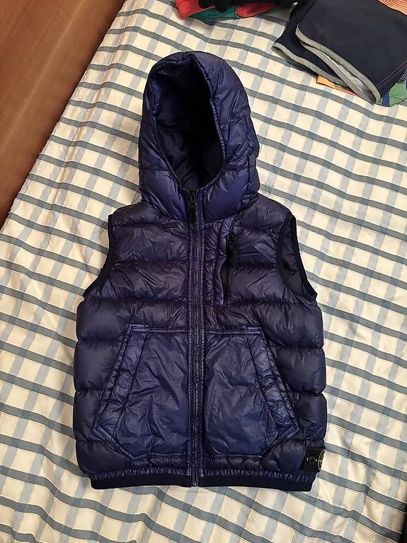 Altro abbigliamento per bambino: smanicato blu stone island junior originale – Usato da Carabbia venduto da fab_6y2g