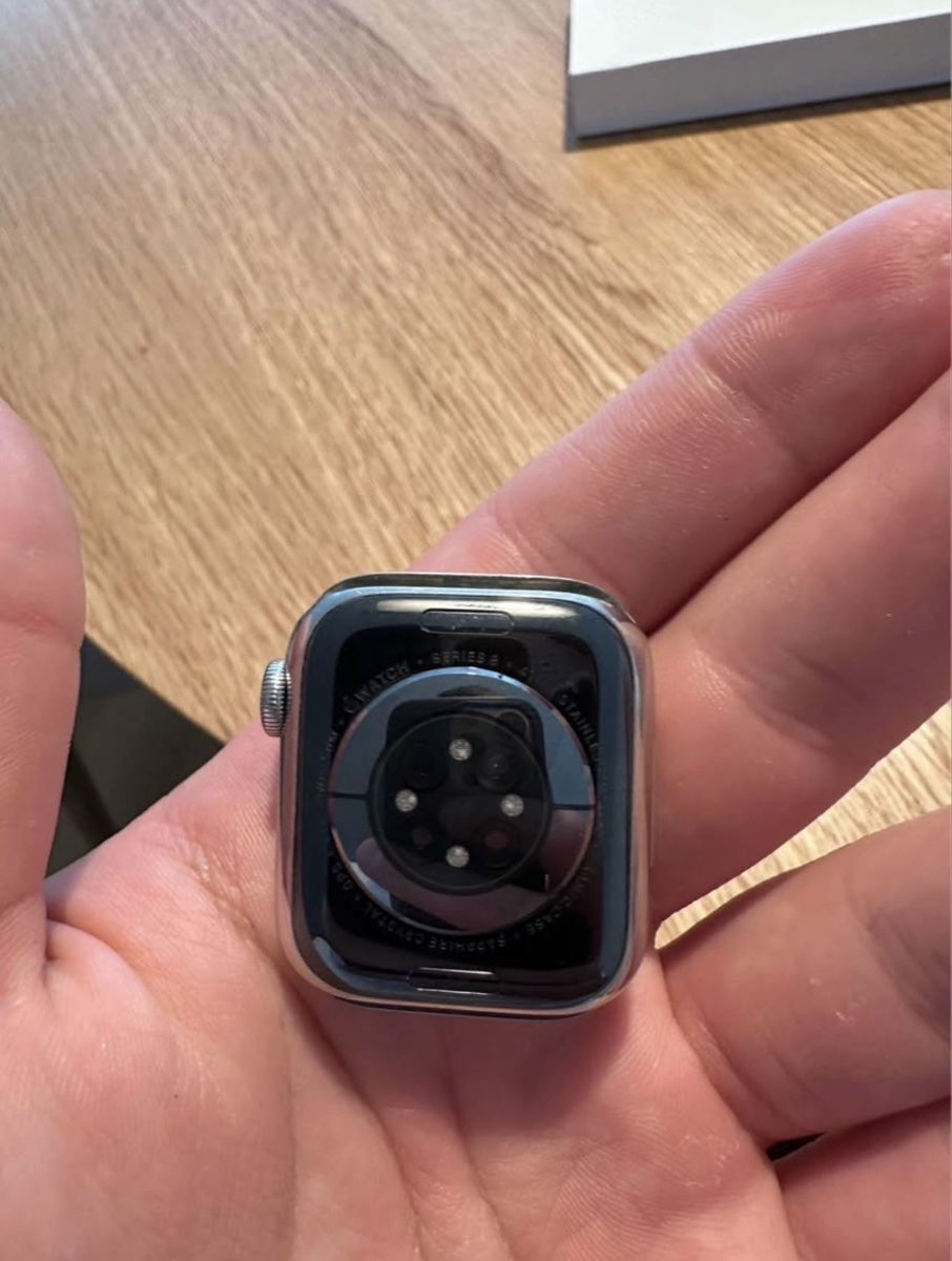 Apple Smartwatch: Apple Watch Series 8 41mm Silver Titan GPS + CEL – D'occasion à St. Gallen par F_s 4
