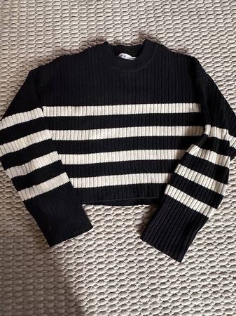 Gestreifter Pullover
