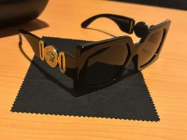 Lunettes de soleil Versace femme noires bon état original
