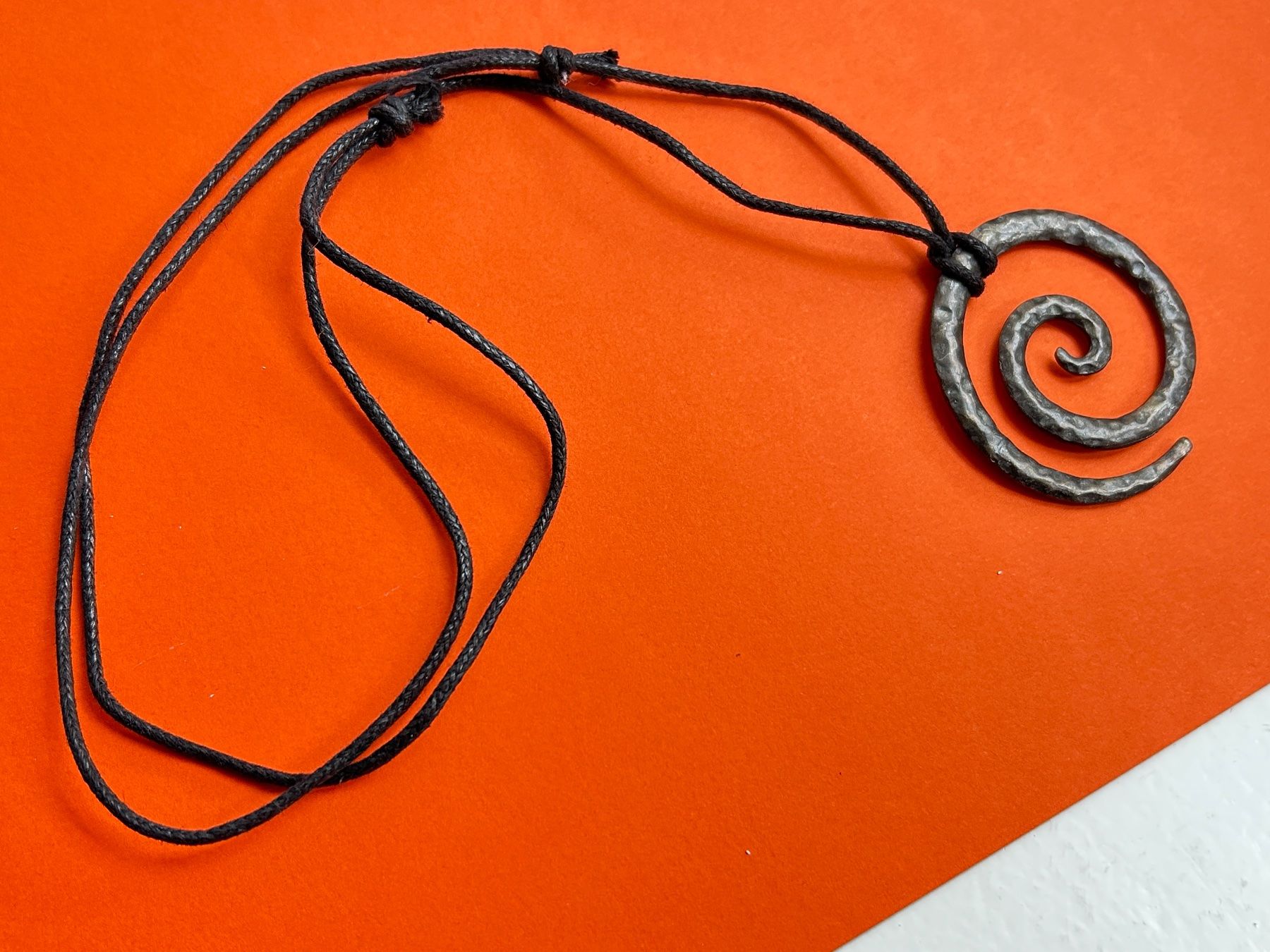 Anhänger: Halskette Spirale Anhänger mit Lederband – Gebraucht aus Dittingen von Bijoubelle 7