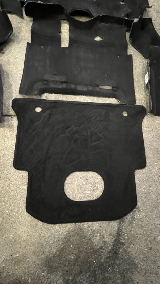Jeep Tappeti & Tappetini: Moquette+tappetini Jeep Wrangler JKU – Usato da Brè sopra Lugano venduto da micheleschmid 1