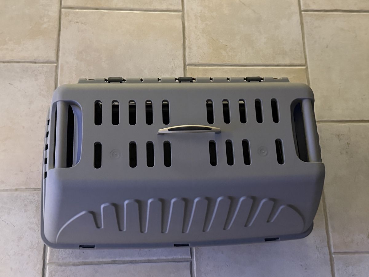 Käfige, Transport & Sicherheit: Transportbox Hund Katze sauber Mittel – Neu (gemäss Beschreibung) aus Dänikon ZH von RAFIMIKI 1