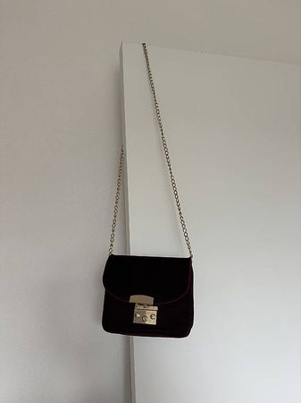 Boardeauxfarbene Samt-Tasche