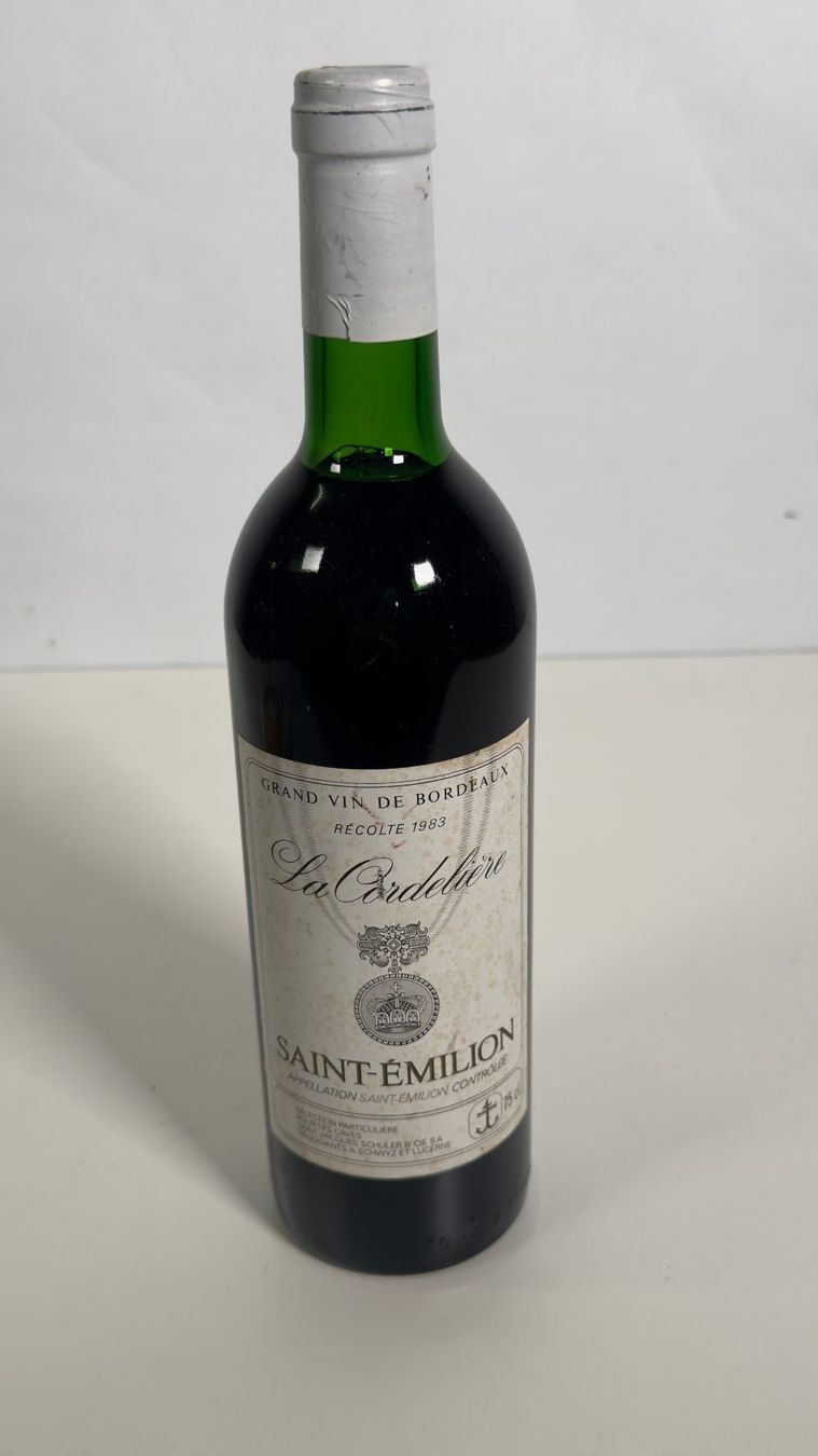 Vino: Bordeaux Saint-Émilion 1983 – Usato da Zürich venduto da Hedwig-steig 3