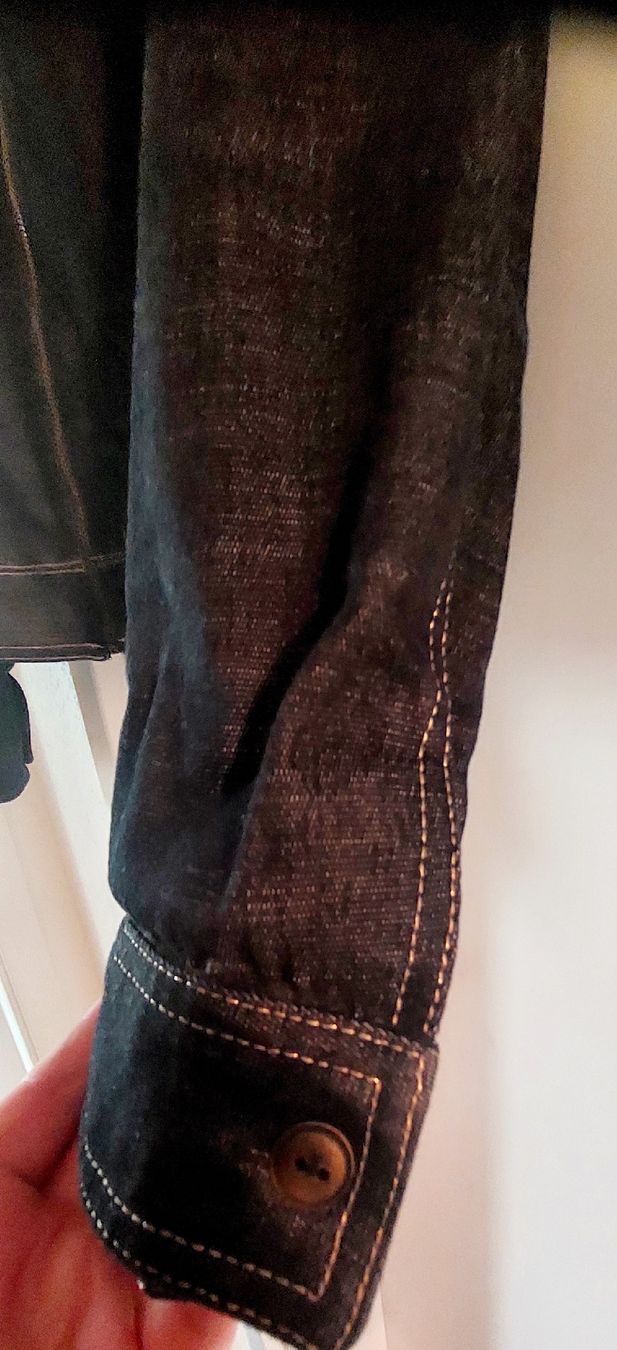 H&M Jacken: Schwarze Jacke im Jeansstil – Gebraucht aus Safenwil von fra_t5c9 1