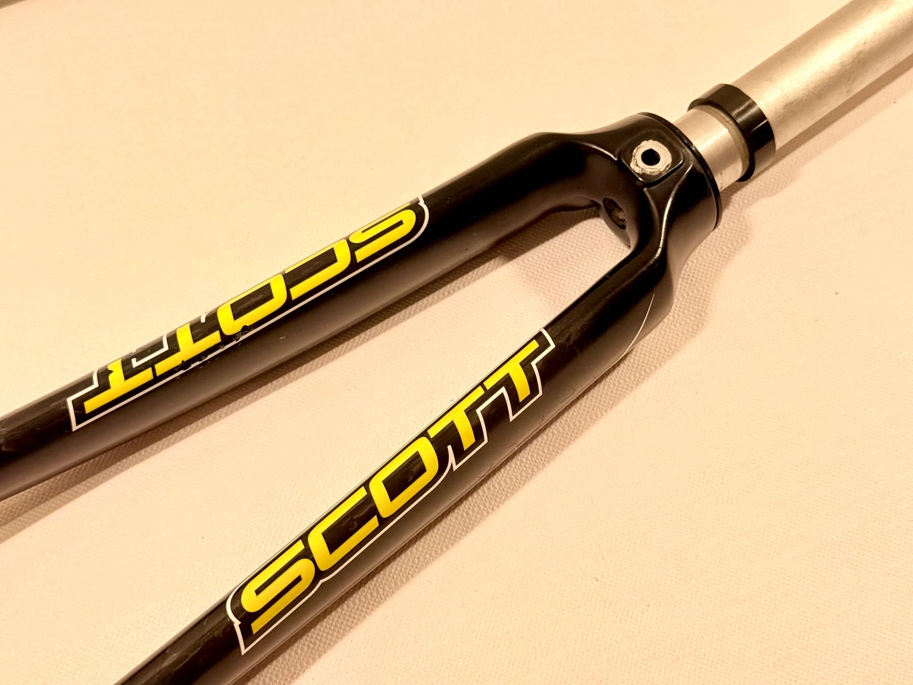 Scott Ersatzteile: 1 1/8" SCOTT Carbon Fork Rennrad 28" Gabel 2605 – Gebraucht aus Luzern von bikeandbeltcom 2