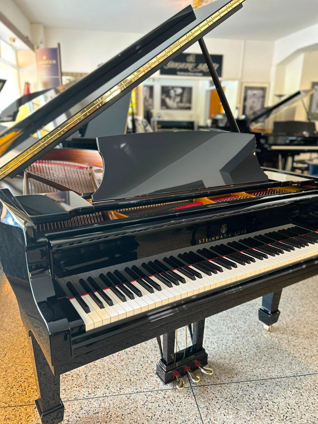 Steinway Strumenti musicali: Steinway & Sons B-211 – Usato da Bern venduto da Heutschipiano 1
