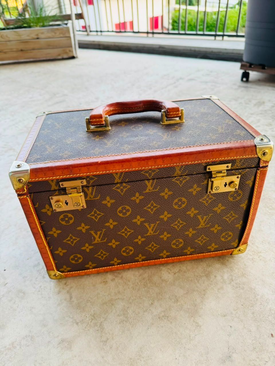 Louis Vuitton Reisekoffer: Louis-Vuitton-Kosmetikkoffer – Gebraucht aus Eschen von SirHitch