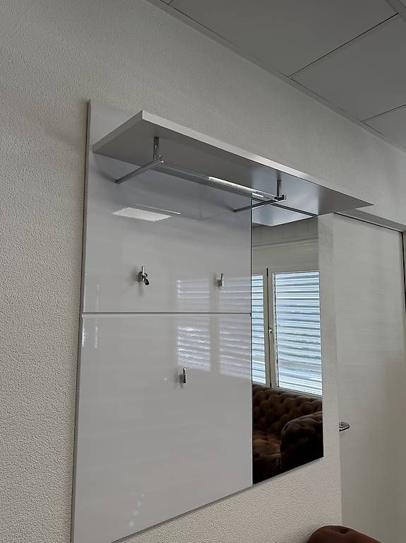 Guardaroba: Garderobe  – Usato da Rothrist venduto da Tech_Liqshop