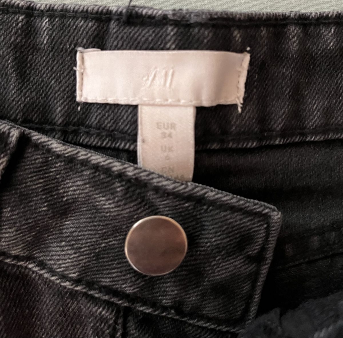 H&M Pantaloni: Shorts schwarz – Usato da Möhlin venduto da eny_lsk7 2