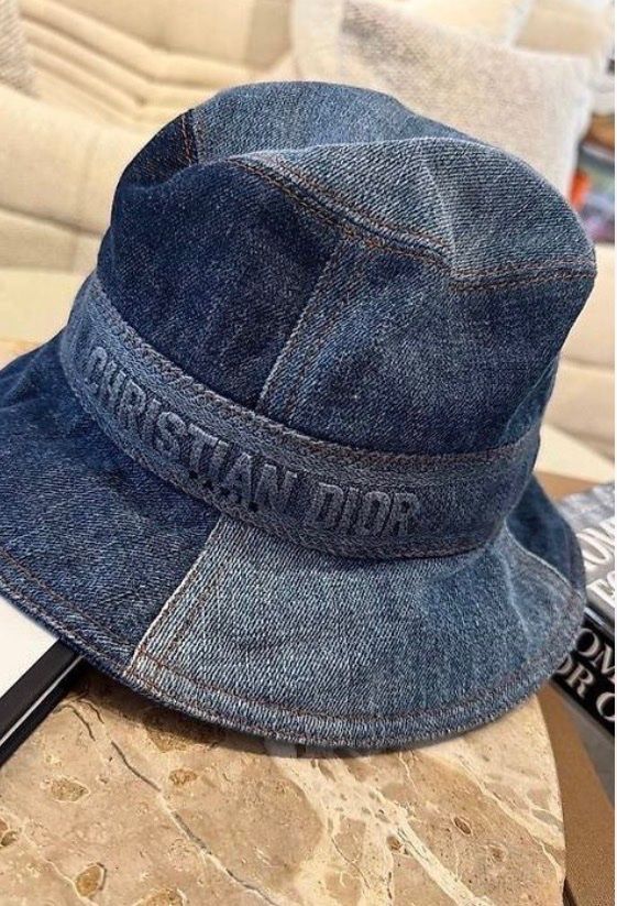 Dior Hüte, Mützen & Caps: DIOR HUT DENIM – Neu (gemäss Beschreibung) aus Grandvaux von i71_n8m7
