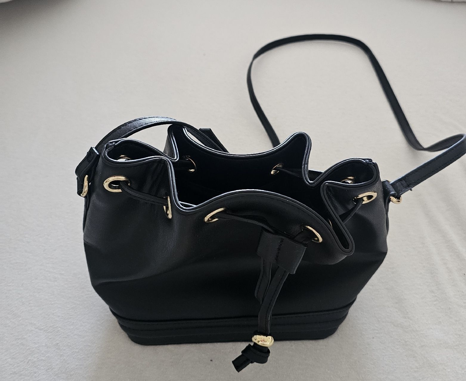 H&M Taschen für Damen: kleine Umhängetasche – Gebraucht aus Herisau von sel_hd9z 1