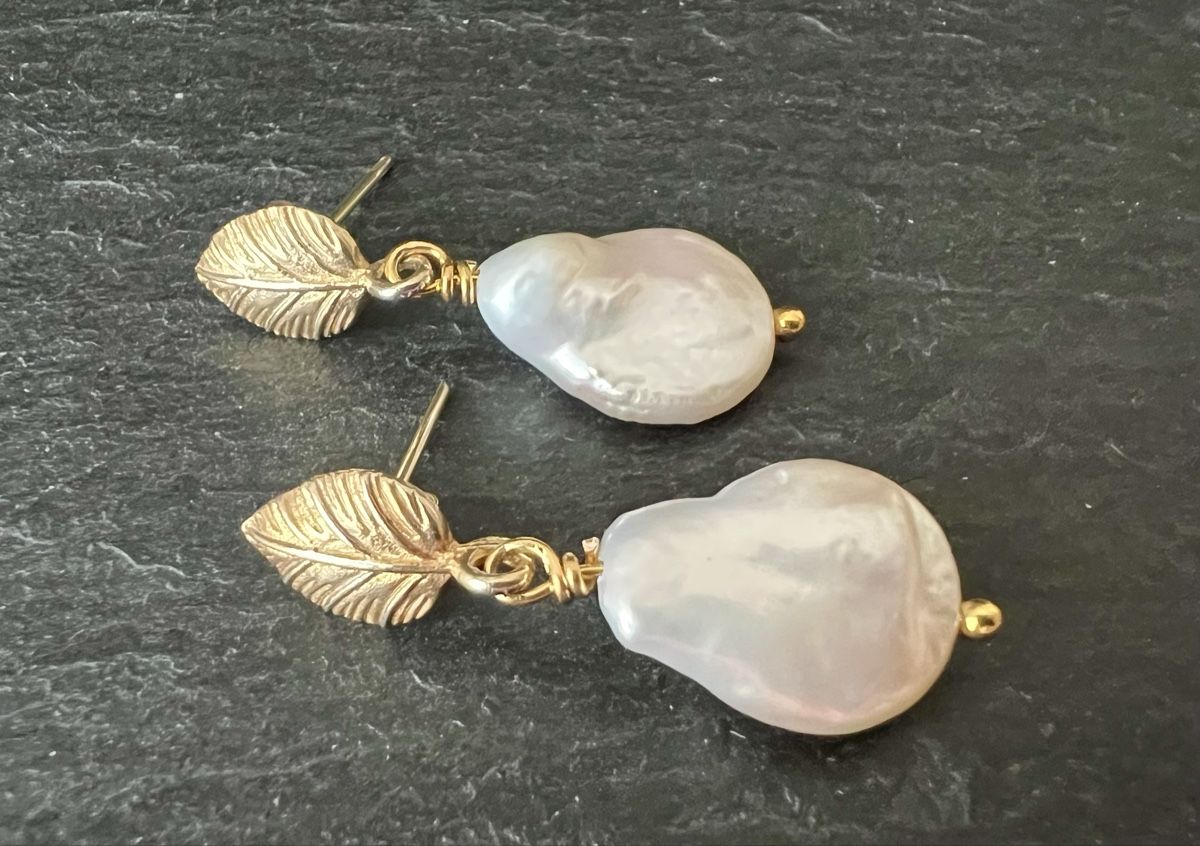 Orecchini pendenti & Orecchini a lobo: Keshi White Pearl Earrings - Gold Plated Silver – Nuovo e nell'imballaggio originale da Rüschlikon venduto da ThereseJewelryDesign 4