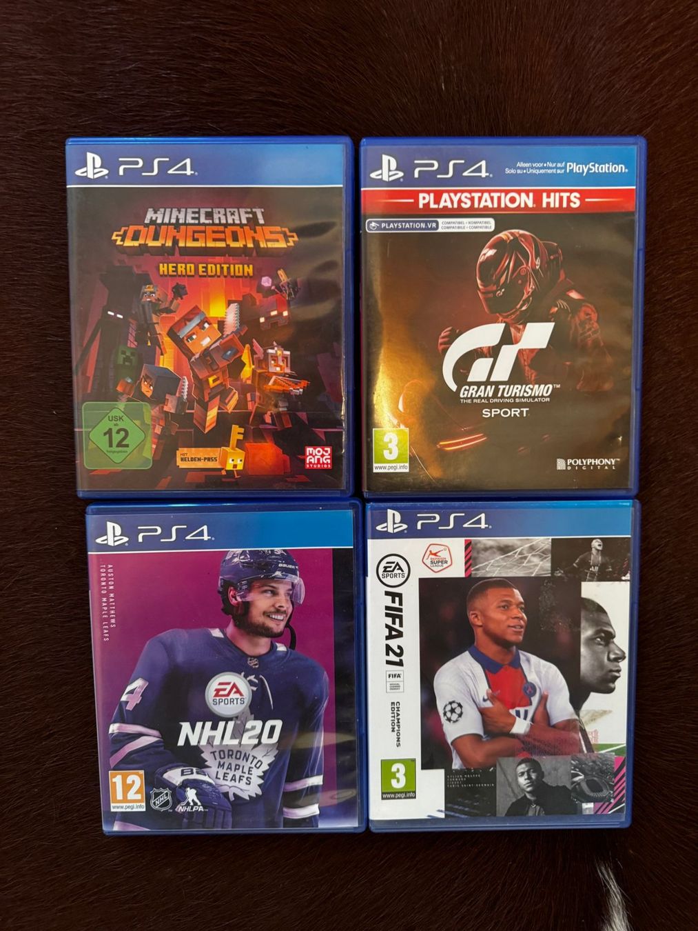Sony Console: PS4 1TB + 3 Controller + 4 Spiele – Usato da Oberentfelden venduto da Zimen 4