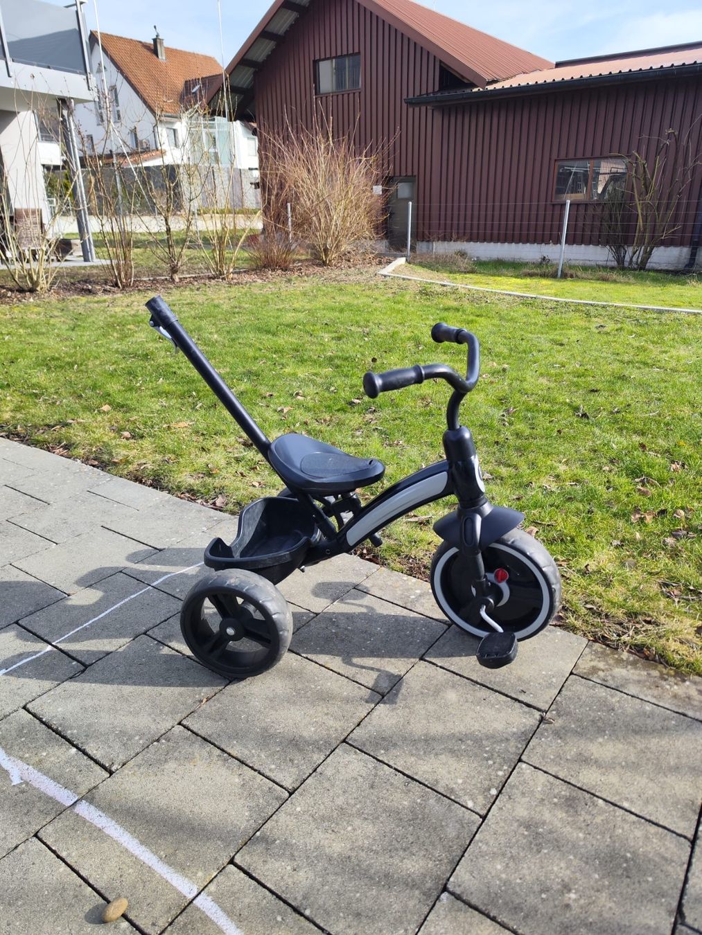 Fahrzeuge für Kinder: QPlay Dreirad Elite mit Schiebestange schwarz – Gebraucht aus Zufikon von  1