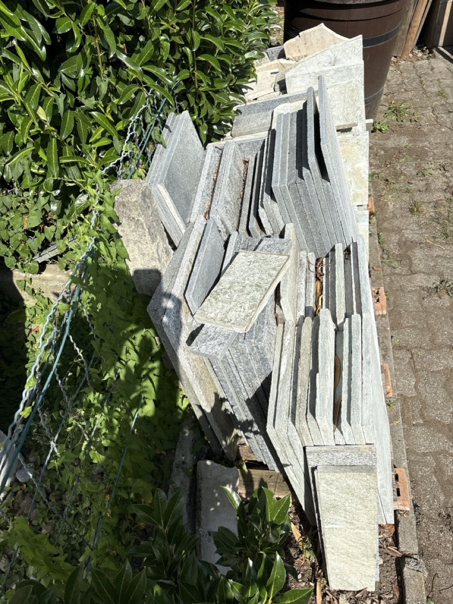 Rivestimenti per pavimenti: Schöne Natursteinplatten gebraucht – Usato da Neuenegg venduto da recob 1