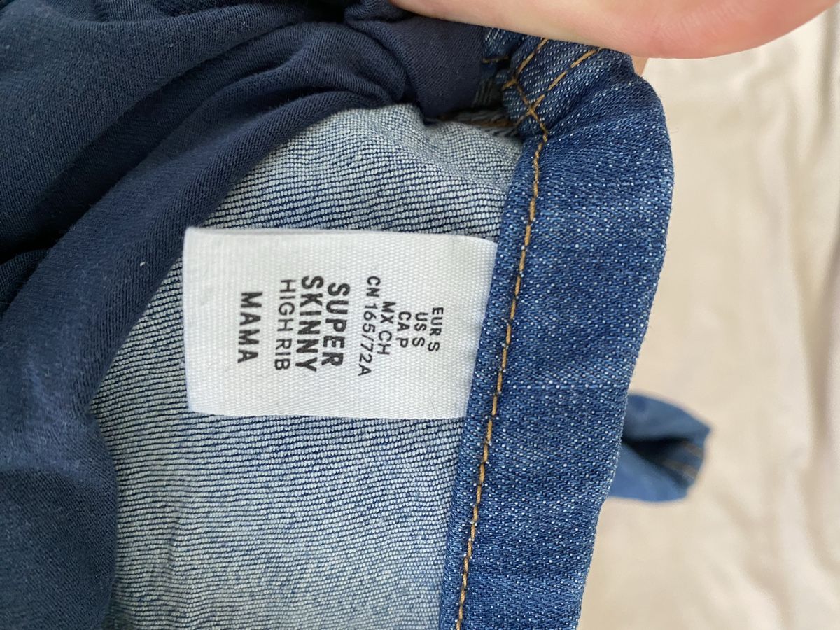 H&M Jeans: H&M Mama Jeans Bundle 2 jeans and one black pants – Gebraucht aus Zürich von ana_m6d2 3
