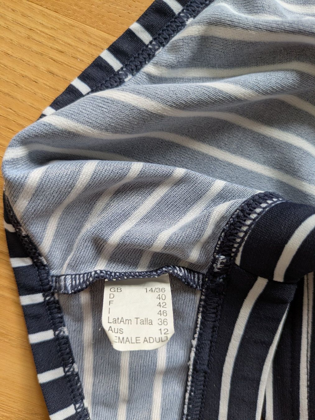 Speedo Maillots de bain & Bikinis: Speedo Badeanzug gestreift Grösse 40 – D'occasion à Teufen AR par eva_6s5f 2