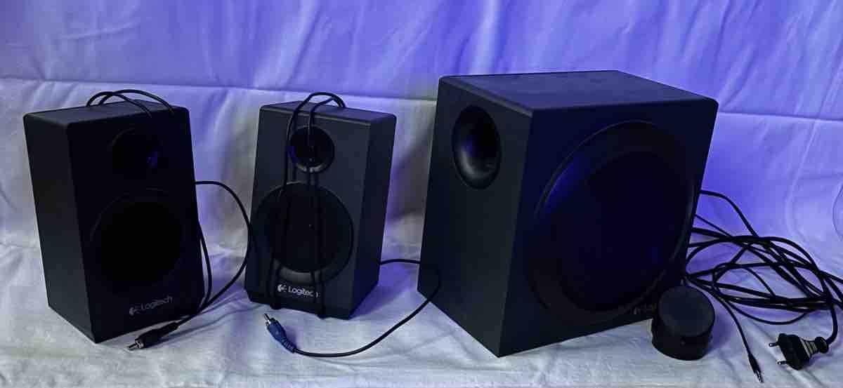 Logitech Lautsprecher: Système haut-parleurs Logitech Z333 – Gebraucht aus Tramelan von crevette72