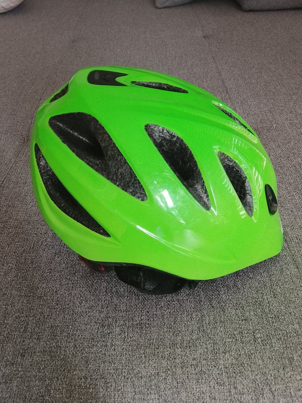 Giro Caschi: Kinder Velohelm Gr. 46-50 – Usato da St. Gallen venduto da Fluros 1
