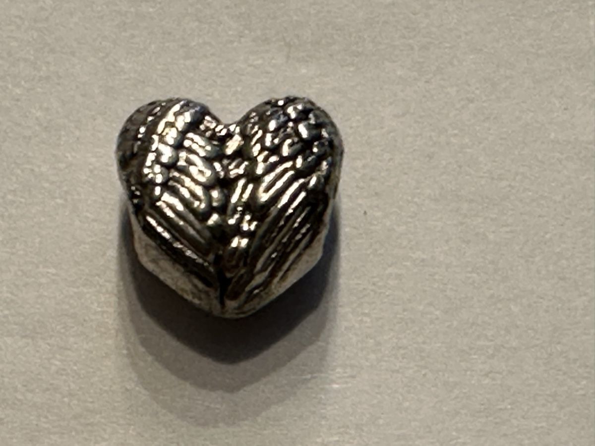 Anhänger: 3 Charms Herz mit Flügel & 2 Glasperlen – Gebraucht aus Weinfelden von Kud 1