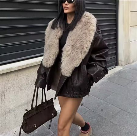 Veste en cuir marron avec col en fausse fourrure taille M