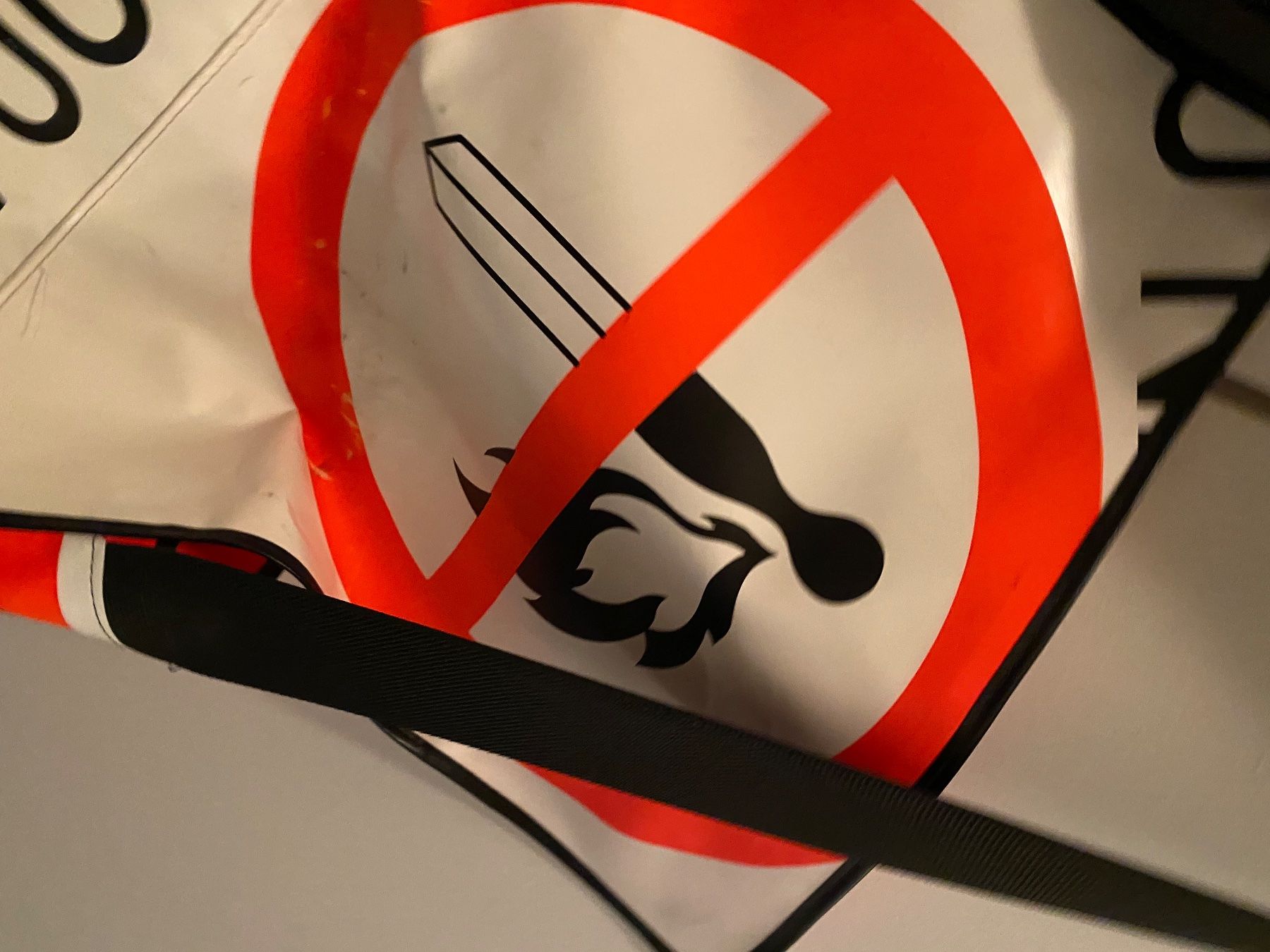 Taschen: Tasche aus Faltsignalstoff - Feuerverbot – Gebraucht aus St.Gallen von kingsamas 4