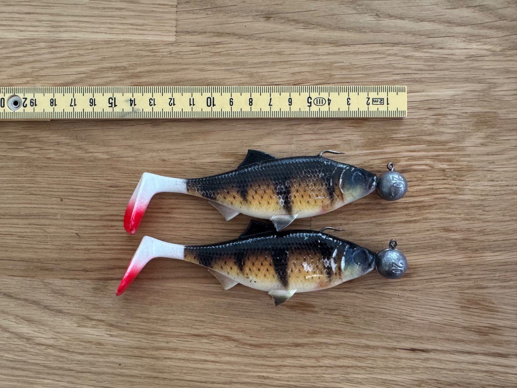 Esche: Gummifische Barschdekor mit Jigkopf – Usato da Wattwil venduto da Furmeli
