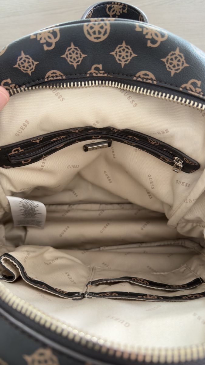 Guess Zaini: Sac à dos Guess – Usato da Fey venduto da trips.68 5
