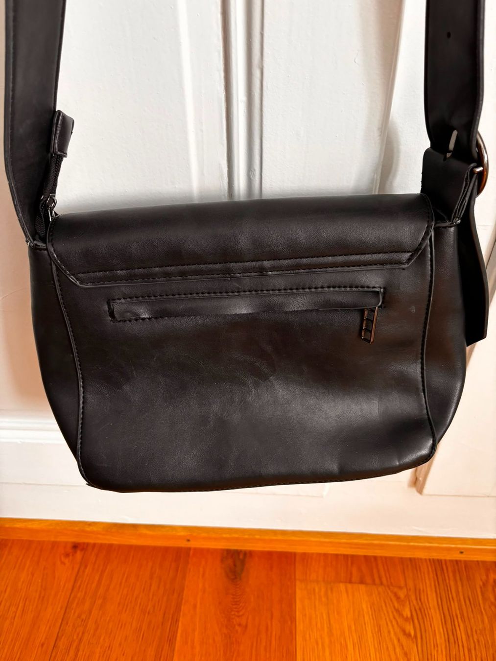 Taschen für Damen: Sac à bandoulière noir – Gebraucht aus Romainmôtier von val_r8sn 5