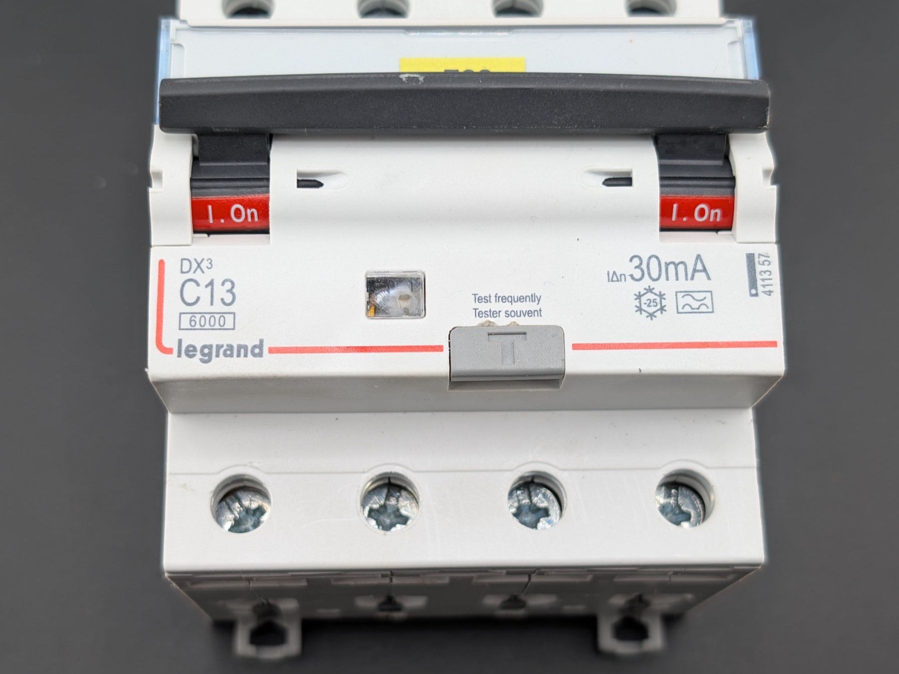 Legrand Interruttori: Legrand 411357 C13 30mA DX3 FI-LS – Usato da Winterthur venduto da Hint17 6