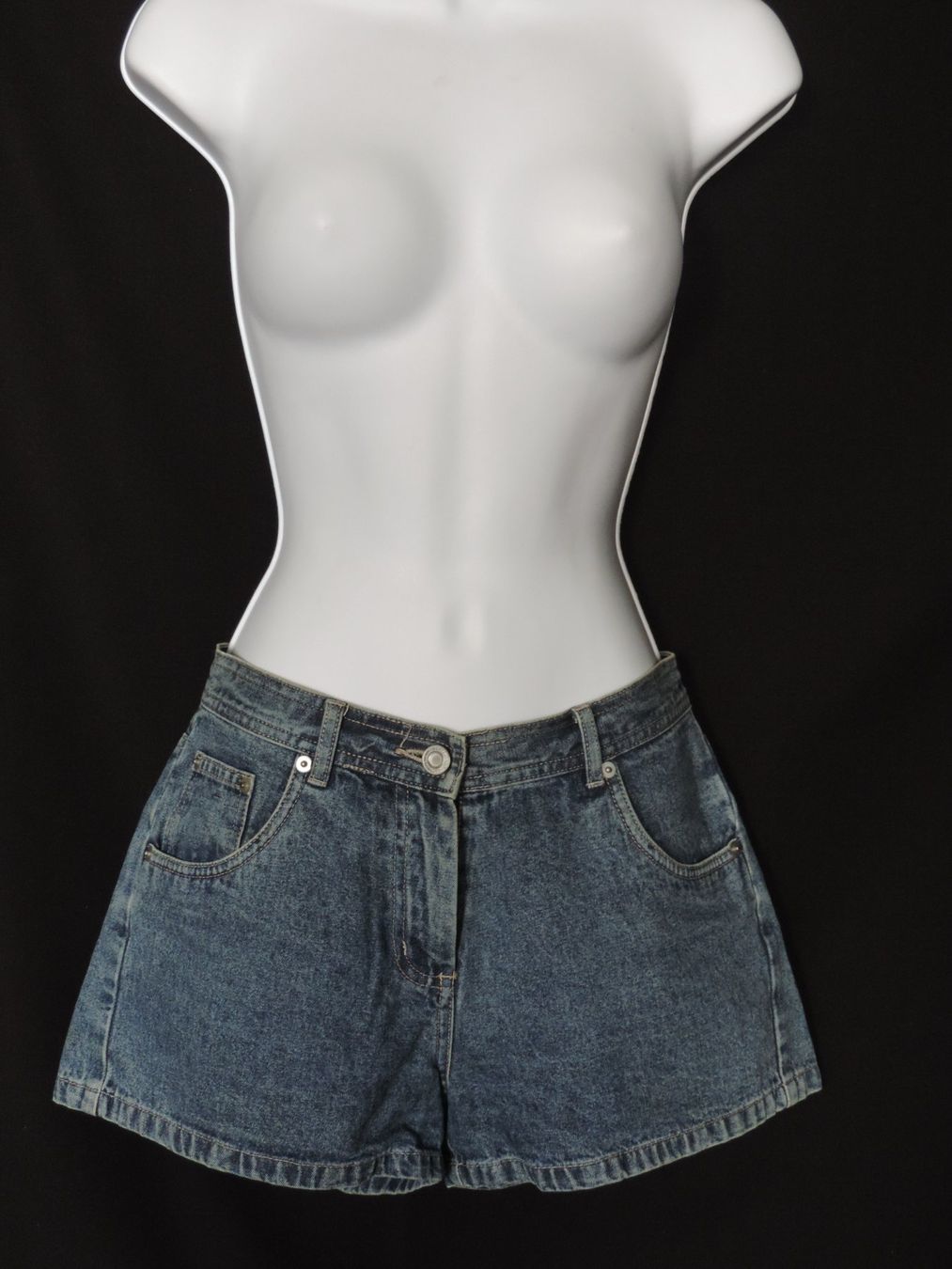 Pantaloni: short jeans bleu foncé – Usato da Genève venduto da Axelle333 5
