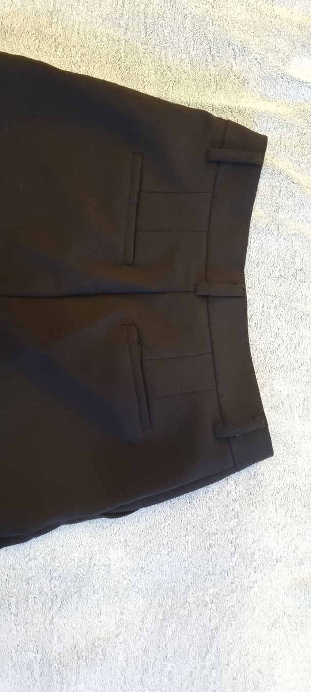 Pantaloni: Schwarze Stoffhose, Gr. 38 – Usato da St Gallen venduto da vir_5kgt 2
