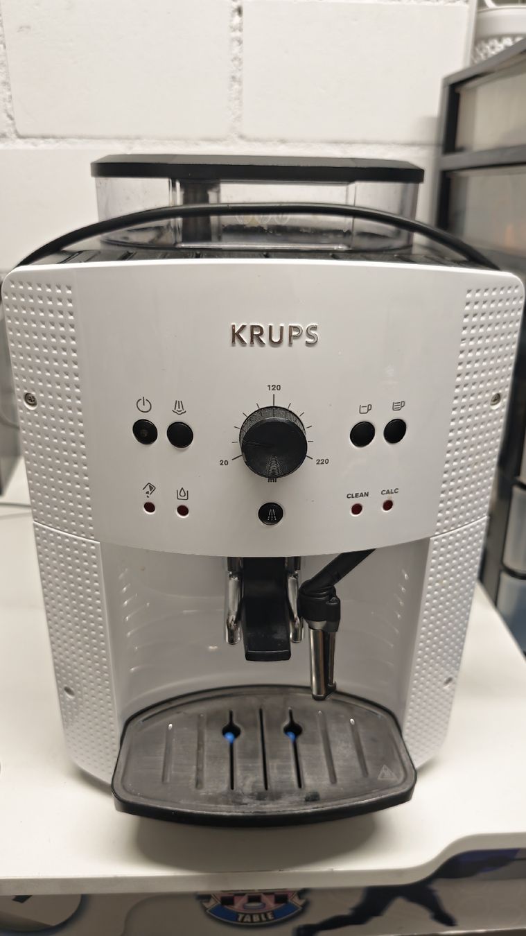 Krups Macchine per caffè & Macchine per espresso: Krups Espressomaschine weiss gebraucht – Usato da Wetzikon ZH venduto da ybu_5wvm