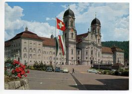 EINSIEDELN Klosterplatz mit Auto