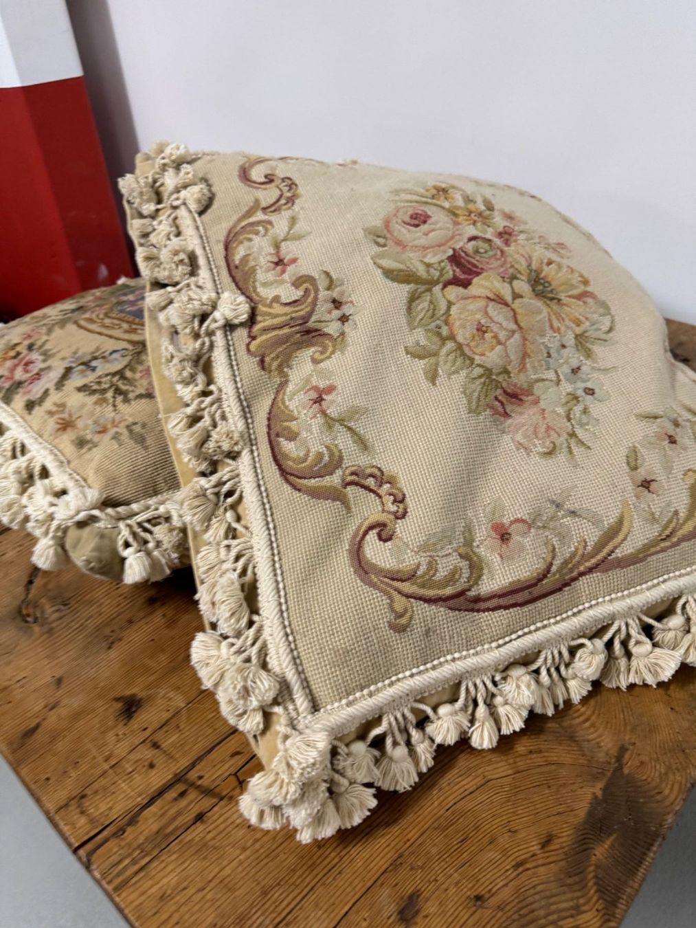 Cuscini: French Victorian Rosas Drape Floral Pillow Set – Usato da Gsteig b. Gstaad venduto da Auctionly 4