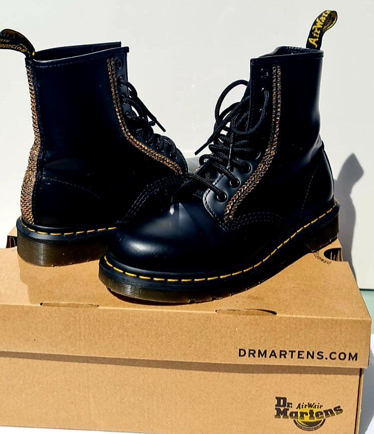 Dr. Martens Herrenschuhe: Dr. Martens mit Swarovski Gold Strass, Gr. 38 – Neu (gemäss Beschreibung) aus kloten von Docsgirl 3