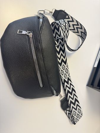 Crossbody Bag - Schwarz trifft WOW