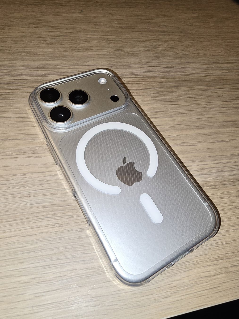 Apple Portables: Apple iPhone 18 Pro, Silver, with Multiple Phone Cases – Neuf (Voir description) à Horw par tmr_gd8w 3