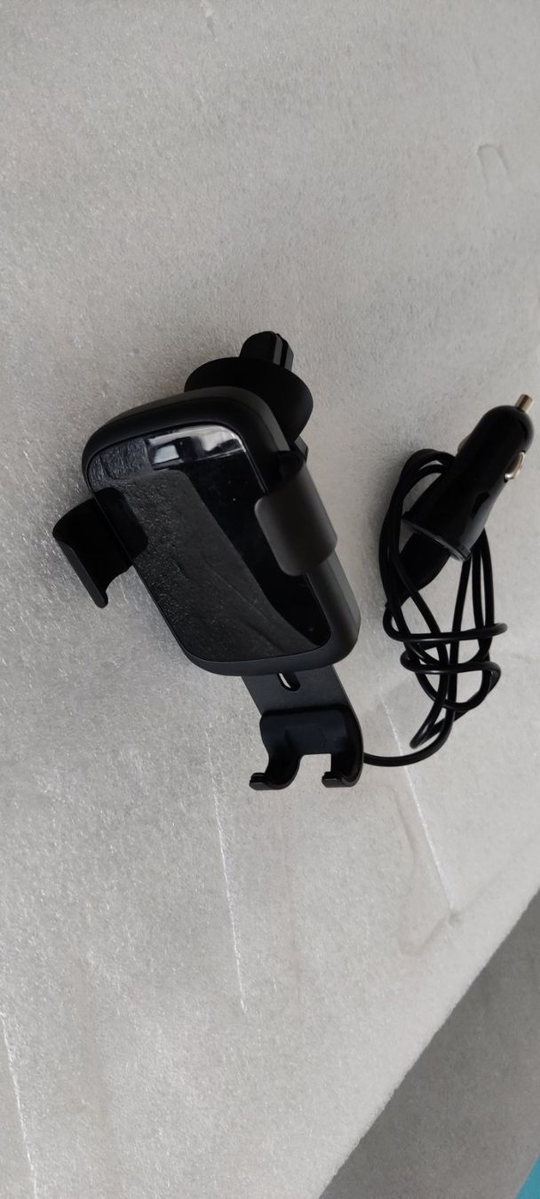 Staffe: Cellularline Universal Auto Smartphone Halter, Schwarz – Usato da Zürich venduto da sendbad 1