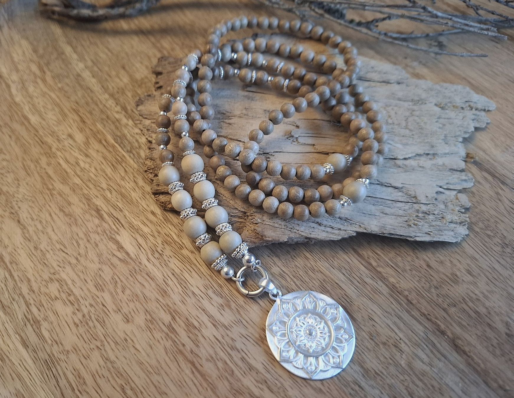 Catenine: WOOD - Holzkette - Silber - beige-écru – Nuovo e nell'imballaggio originale da Mühlethal venduto da nicita-modeschmuck 1