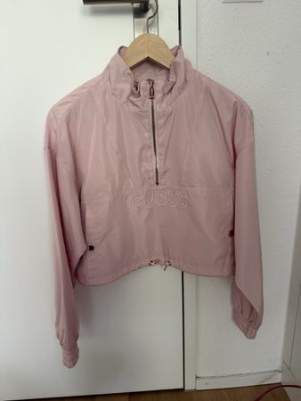 Schöne leichte Guess Jacke in rosa XS