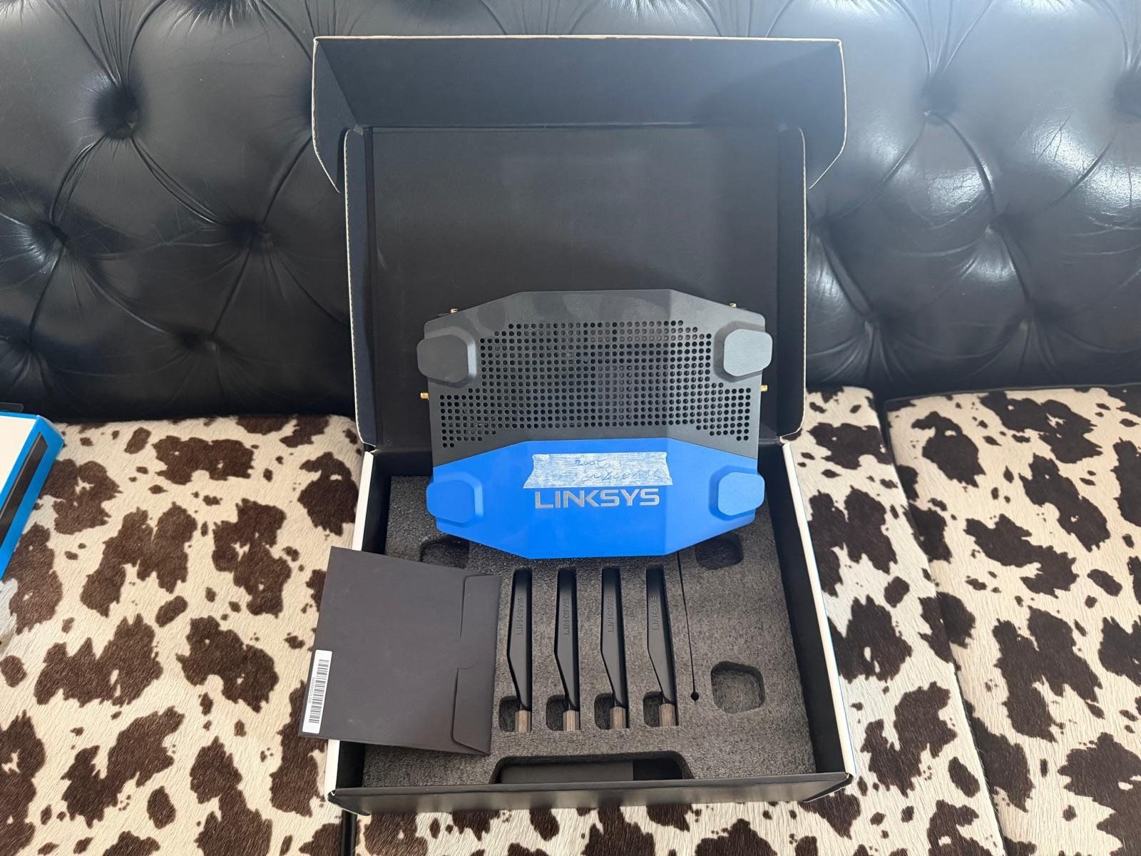Linksys Modem & Router: REDUCED Router WRT320 ACM + WRT004ANT high gain antenna kit – Nuovo (secondo la descrizione) da Unterägeri venduto da fr4nk18 1