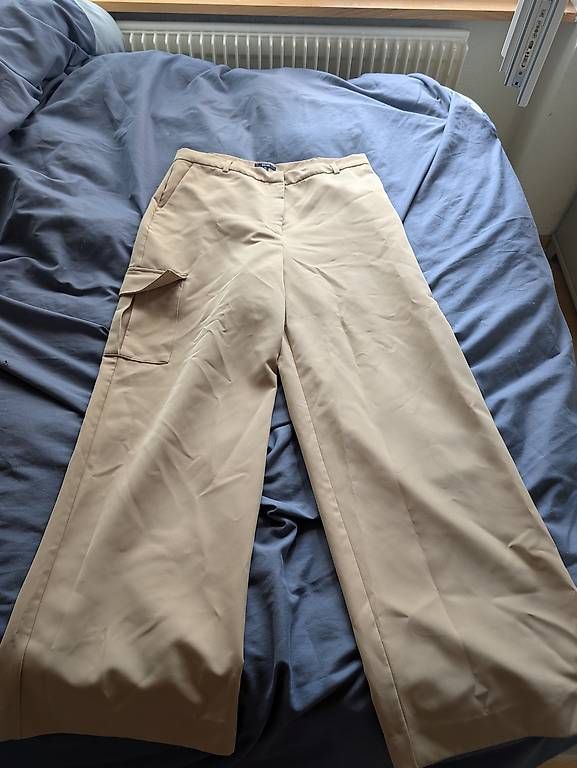 Pantaloni: Pantalon beige – Usato da Alle venduto da pau_qb8x 2