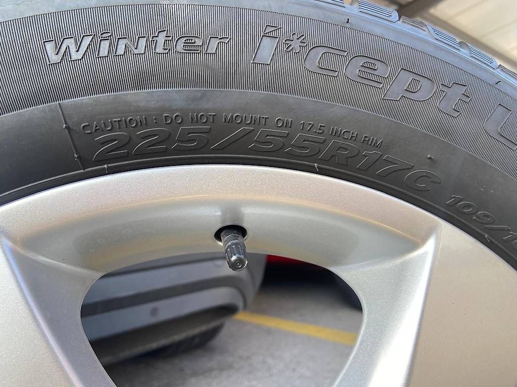 Mercedes-Benz Cerchioni: V-class cerchi+gomme invernali Mercedes 17" – Usato da Locarno venduto da reb_l9qz 4