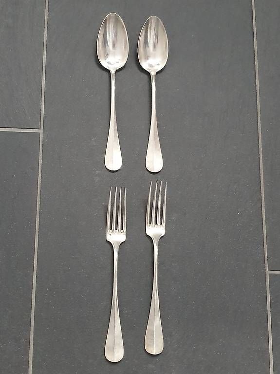 Set di posate: Besteck antik, 2 Löffel, 2 Gabel – Usato da Urtenen-Schönbühl venduto da sandrabern01